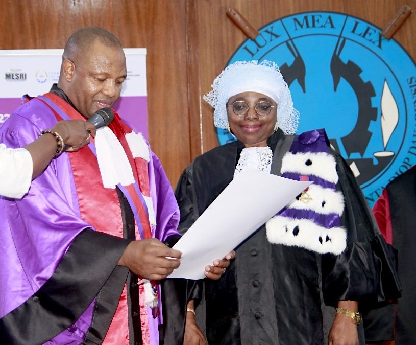 Décoration Pr Coumba Touré Kane : chevalier de l&rsquo;ordre international des palmes académiques du Cames
